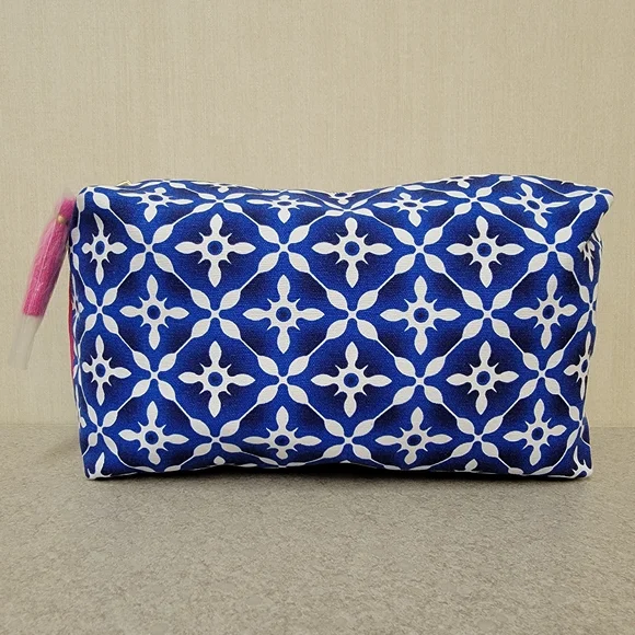 Estee Lauder Cosmetics Bag - Picture 2 of 5